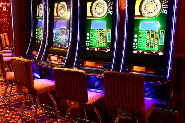edc Roulette wheel and betting layout